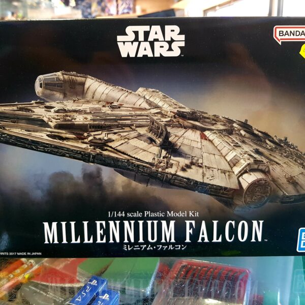 Bandai Star Wars Maquette Millenium Falcon 1/144