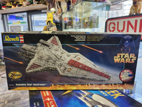 2005 REVELL STAR WARS REPUBLIC STAR DESTROYER