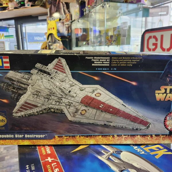 2005 REVELL STAR WARS REPUBLIC STAR DESTROYER